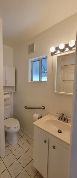 Building Photo - 567 South St