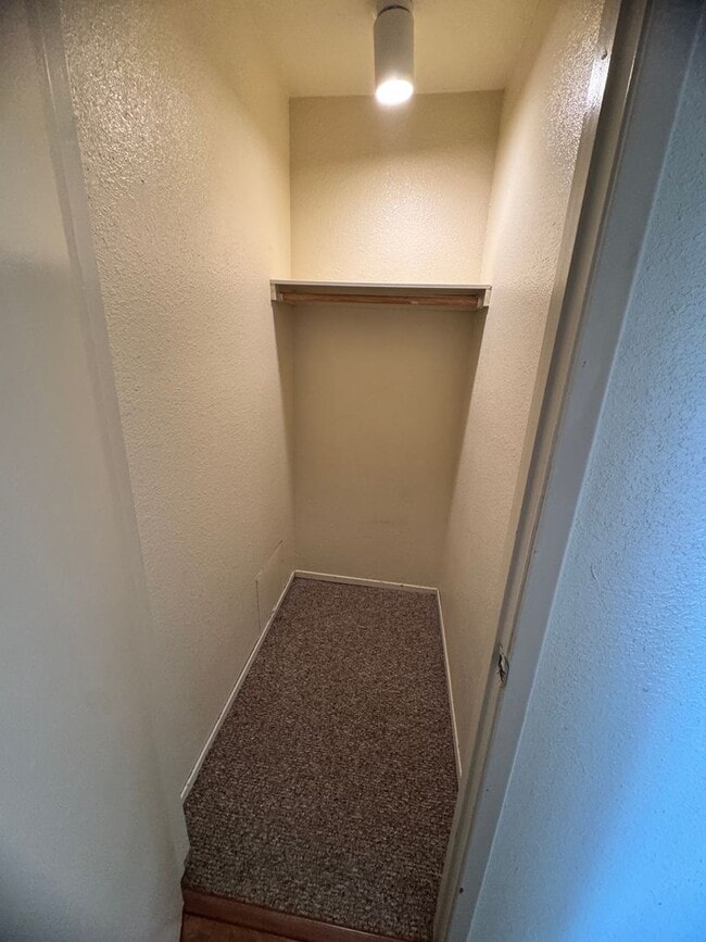 Building Photo - 1 Bed/1 Bath in Gated Community Condo