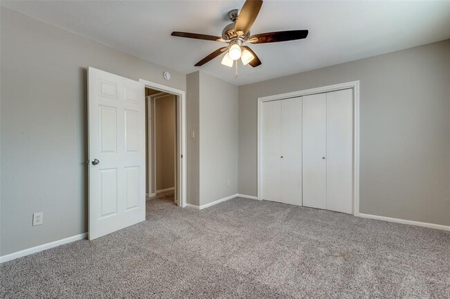 Building Photo - 12806 Shady Knoll Ln