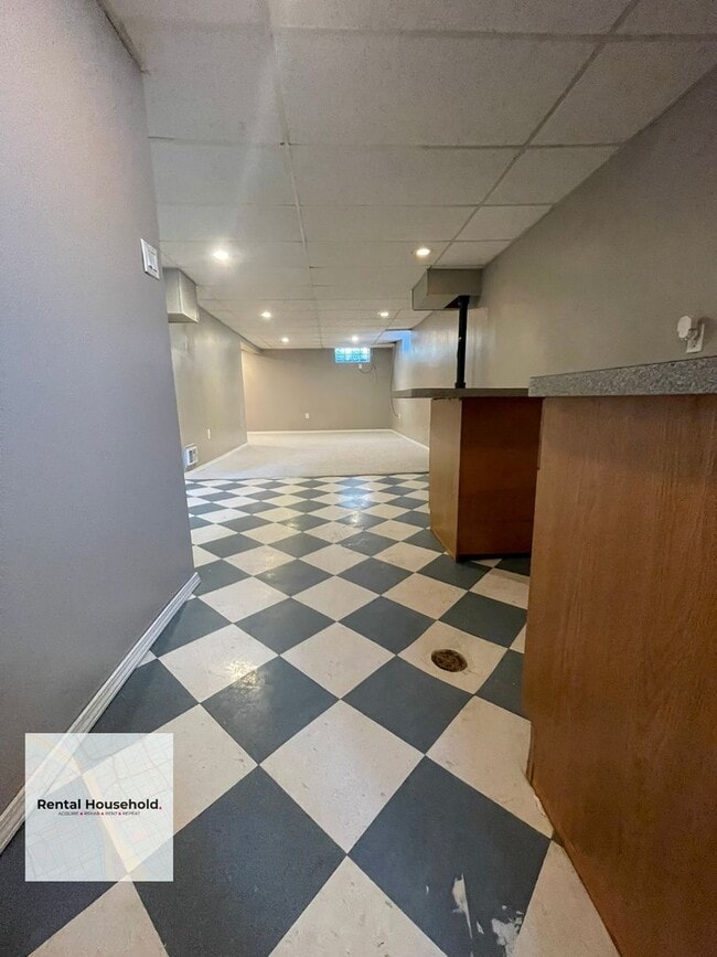 Building Photo - Stunning 3 Bedroom Oasis in Livonia-Move-In Ready!!