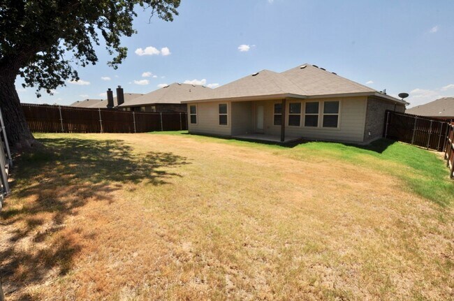 Building Photo - FOR LEASE! Super Nice 4 BR - 2 BA Brick Ho...