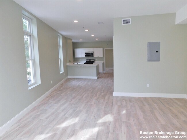 Building Photo - 10 Roxbury St