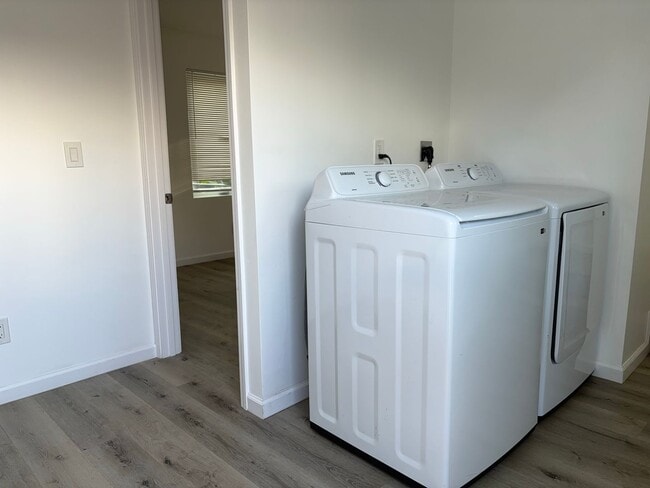 Building Photo - 3 bedrooms 3 baths home in San Diego. WATE...