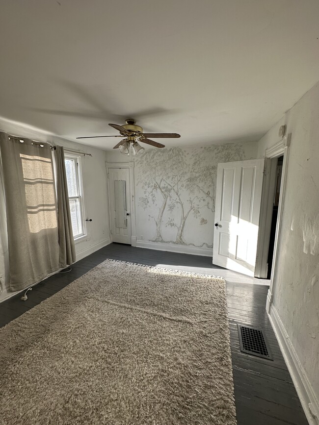 Master Bedroom - 316 W Sycamore St