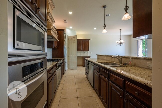 Building Photo - Move in by September 1st and get the rest of August FREE! Tuscan Bluffs at Copper River - Granvil...