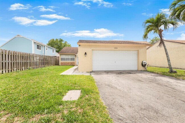 Primary Photo - 1356 Pelican Ct