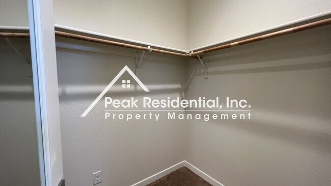 Building Photo - 3283 Warbler Ct