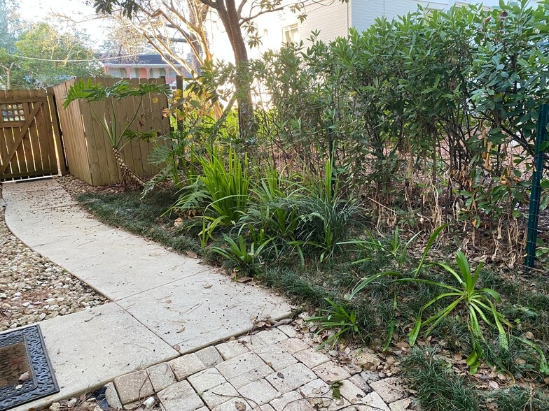 Entryway - 512 Williams St