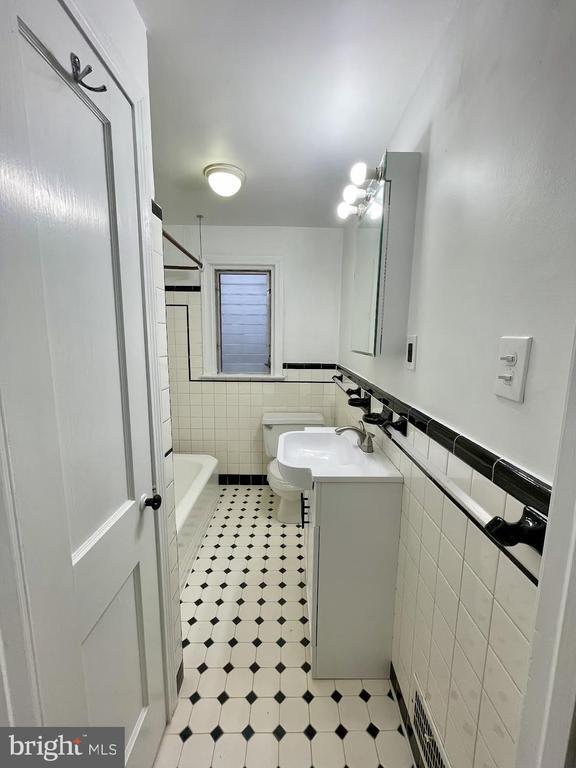 Building Photo - 119 E 11th Ave