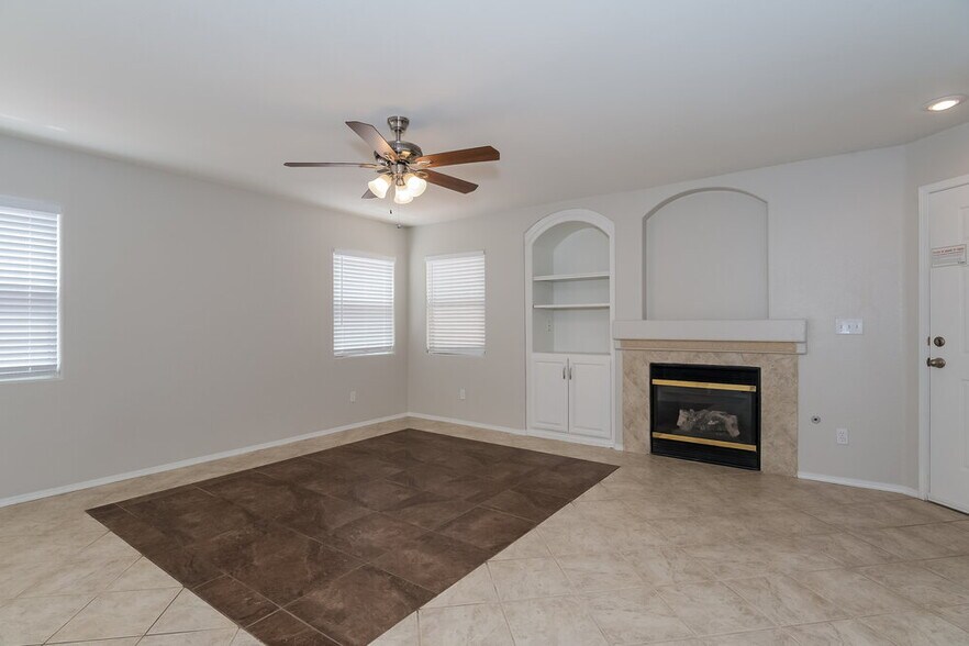 Building Photo - 530 Eresma St