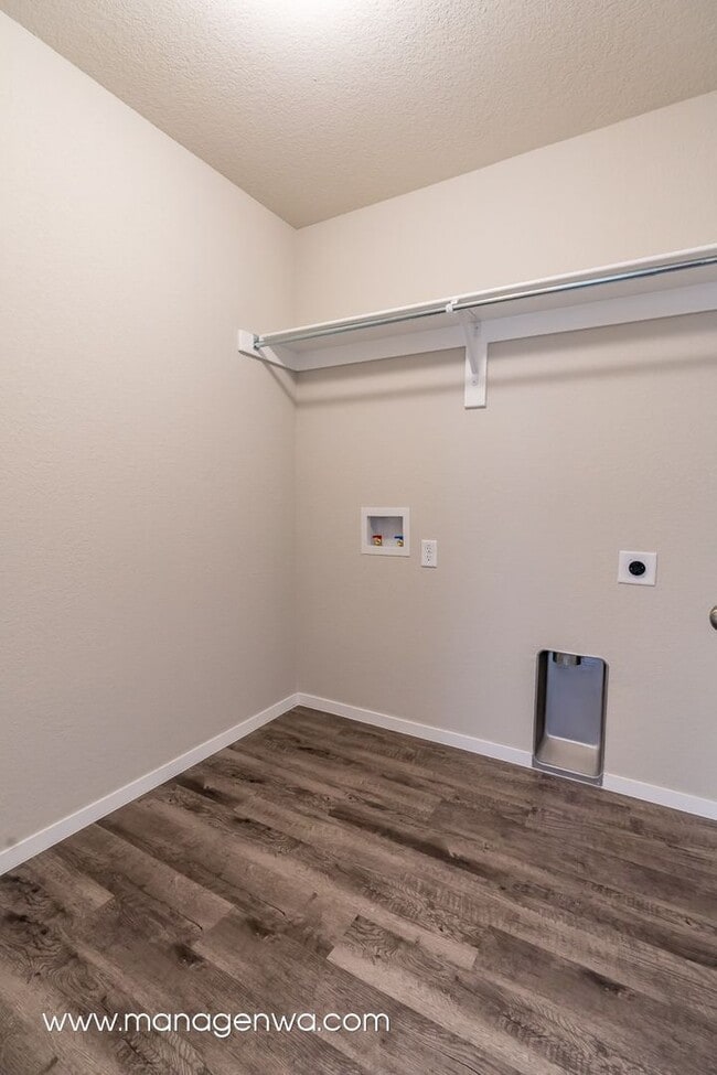 Building Photo - Cozy 4 Bedroom Elkins Home! Lots of upgrades!!