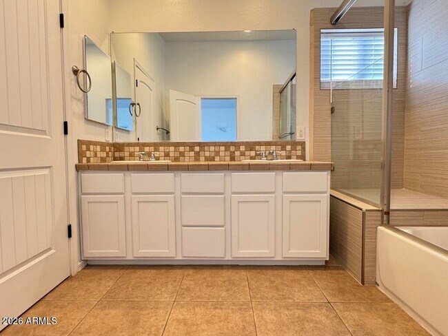 Building Photo - 2611 N 48th St