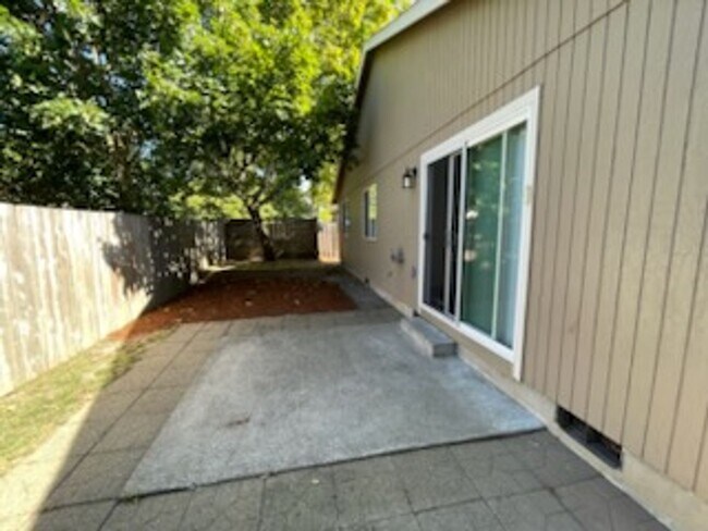 Building Photo - 17775 SW Corona Ln