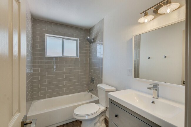 Building Photo - $0 First Month Rent! Remodeled 2 Bed Casita w/ Private Patio, W/D & Pool