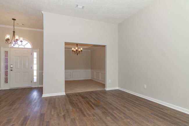 Building Photo - Ranch Near Gate 6