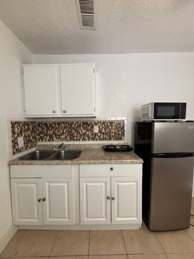 Building Photo - 4523 Ligustrum Way