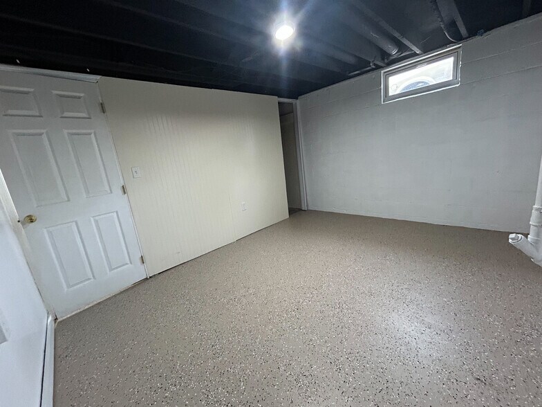 Building Photo - 4283 Beechgrove Dr