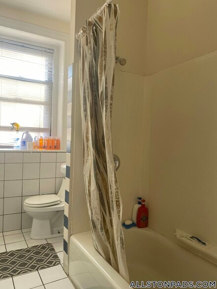 Building Photo - 100 Linden St