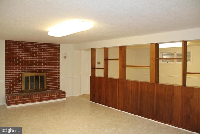 Building Photo - 1103 Delf Dr