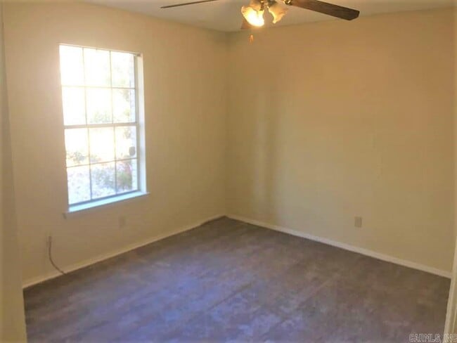 Building Photo - 3939 Wooddale Dr