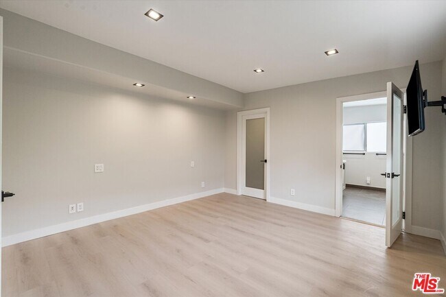 Building Photo - 10650 Putney Rd