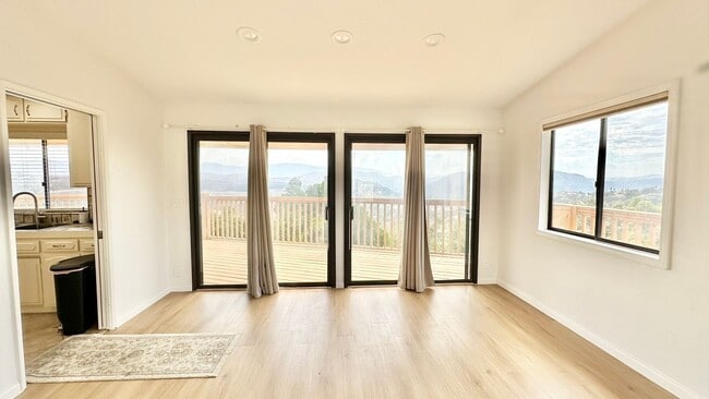 Building Photo - Beautiful Scenic Country Property with Vie...