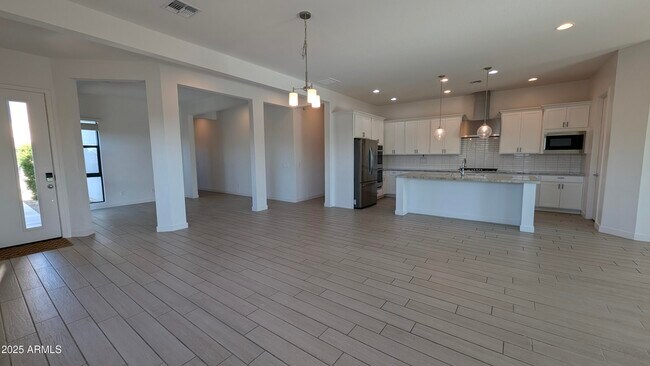 Building Photo - 9414 S 7th Pl