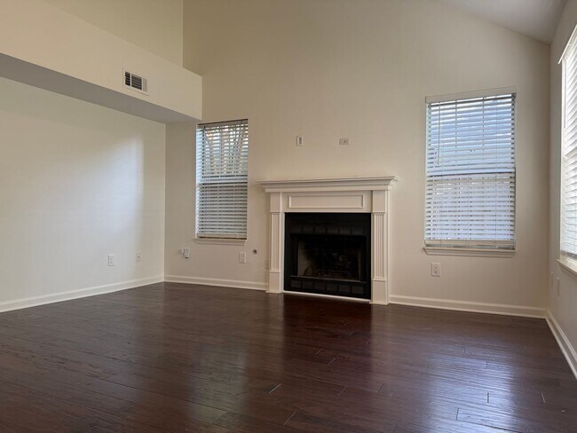 Building Photo - 303 Norvich Ct