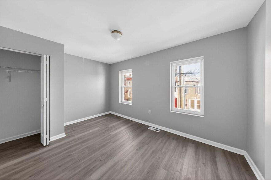 Building Photo - 1316 W 3rd St