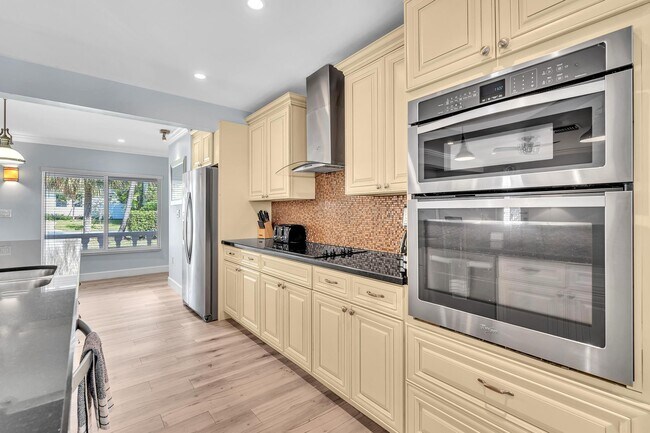 Building Photo - 3204 Beacon St