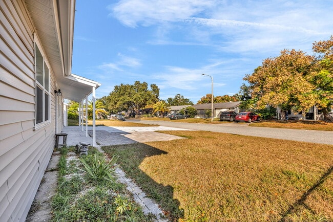 Building Photo - 4233 Mesa Dr