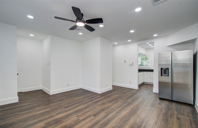 Building Photo - 7530 Park Pl Blvd