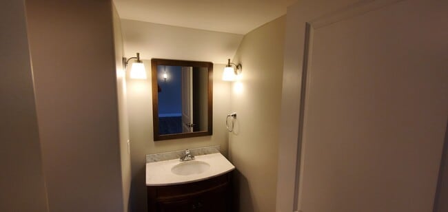 Building Photo - Extraordinary Townhome in Carbondale's South West