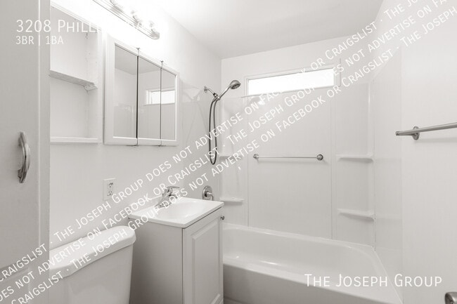 Building Photo - 3208 Phillips Ave