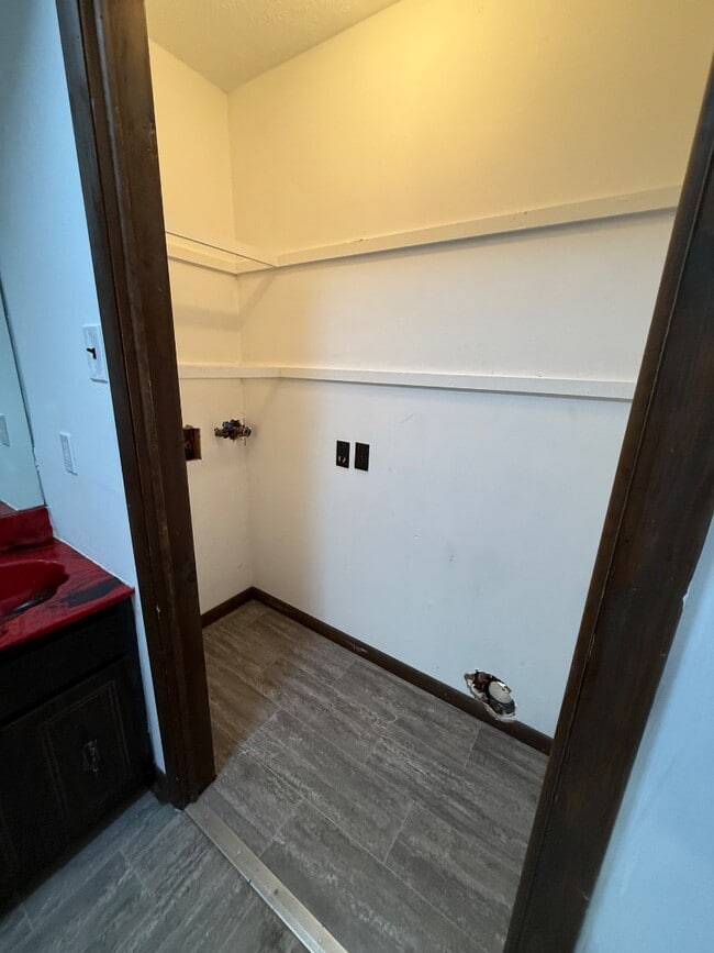 Building Photo - 275 Bellmeade Dr