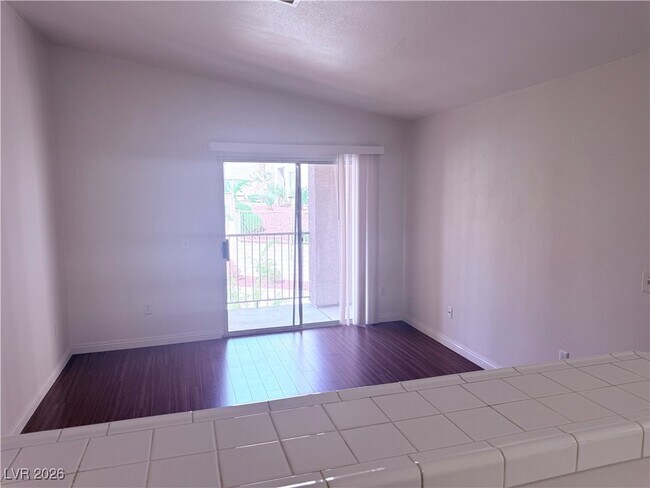 Building Photo - 2110 Los Feliz St