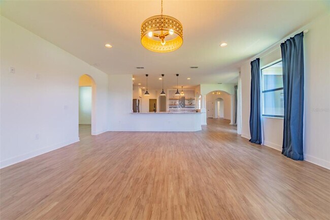 Building Photo - 570 Sanctuary Blvd