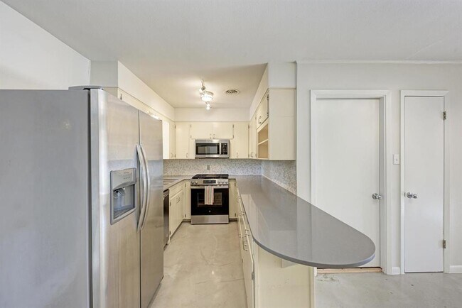 Building Photo - 2508 East Side Dr