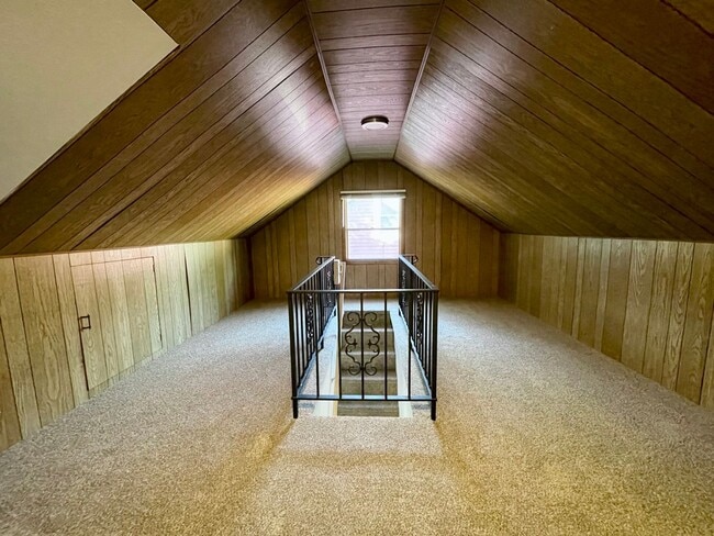 Building Photo - 2+ Bed / 1 Bath Charming House (with basement) in Sellwood