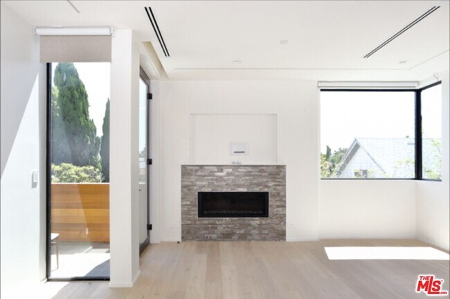 Building Photo - 1033 1/2 Grant St