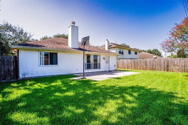 Building Photo - 16915 Pheasant Ridge Dr