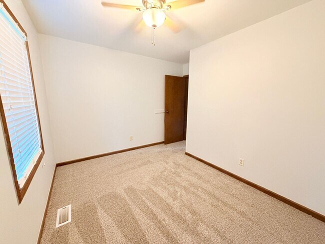 Building Photo - 1039 Rolling Hill Rd