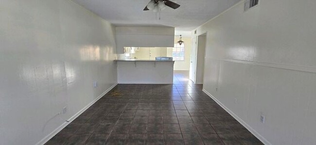 Building Photo - Available- Charming 2-Bedroom Home in Longview