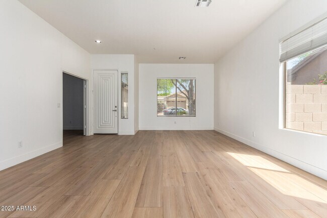 Building Photo - 7701 E Buteo Dr