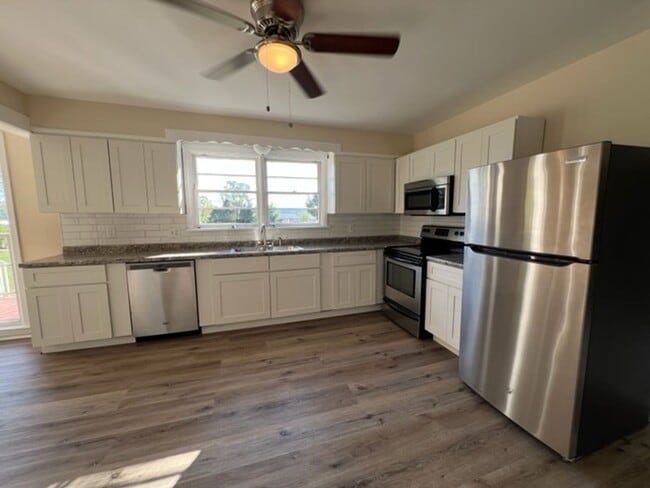 Building Photo - Roomy 3 bedroom/2 bath home on 1 acre in Phenix City!