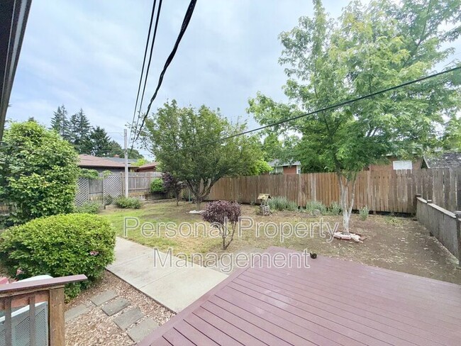 Building Photo - 4215 NW Lavina St
