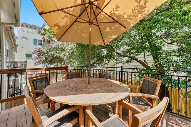 Building Photo - Beautiful Brick Patio Home with Solar and ...