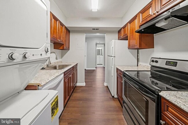 Building Photo - 6934 Hanover Pkwy