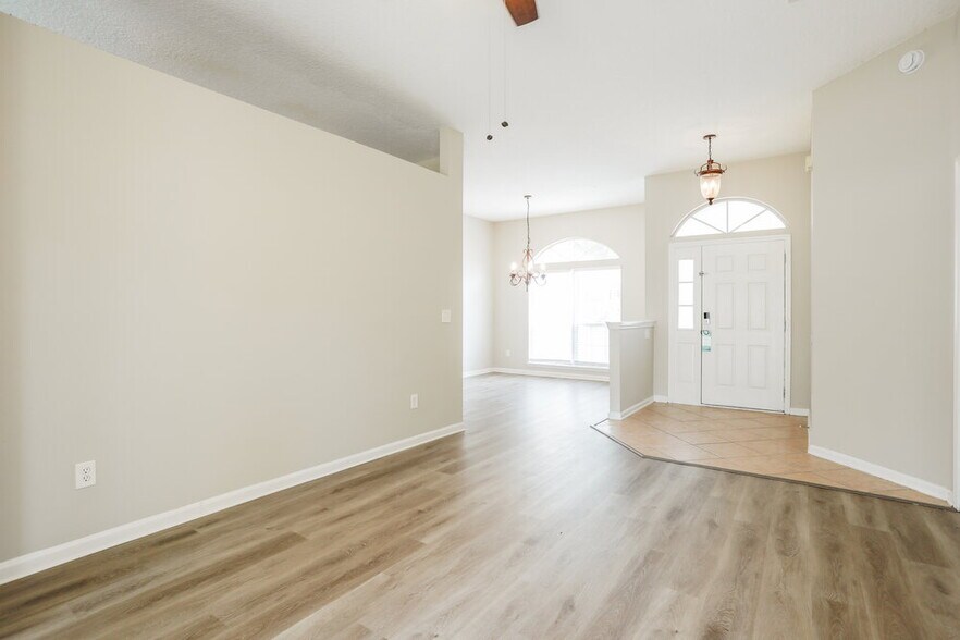 Building Photo - 14060 Red Rock Lake Dr
