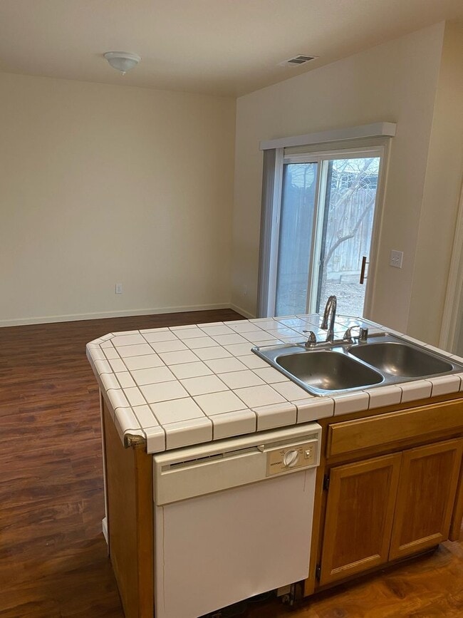 Building Photo - 1920 Fern Dr